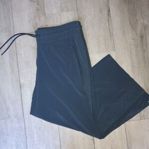Athleta Wide-Leg Avenue Crops